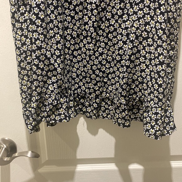 DAISY PRINT Ruffle Hem Summer Dress - Picture 2 of 4